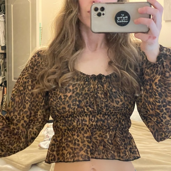 Sheer Leopard print blouse - Picture 3 of 4
